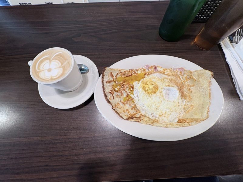 Cafe Croissant food